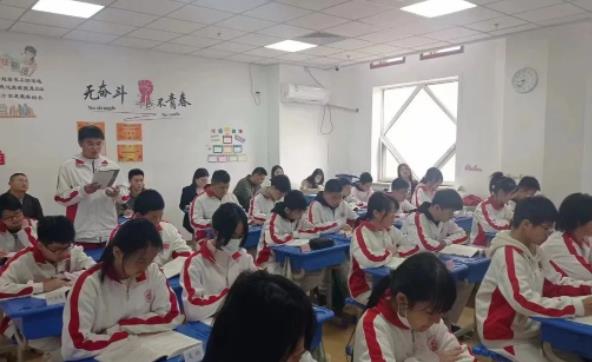 北京東方紅學校初中部的春天，仲春艷陽長 賽課展風采