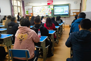 北京市海淀區(qū)崛起實(shí)驗(yàn)學(xué)校召開家長會(huì)——“家校共育 聚愛同行”