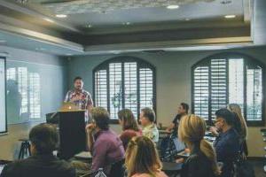 ҵWУСWnOһ[M˜