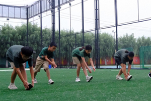 北京市通州區(qū)私立樹人學(xué)校棒球隊(duì)晨練活動(dòng)：晨光中的追夢者