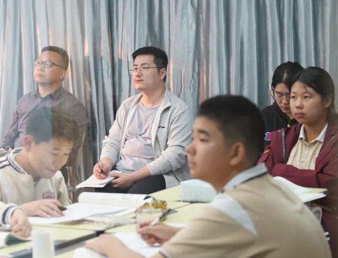 攜手精英，共筑高效課堂新篇章--石家莊精英中學優(yōu)秀教師蒞臨北京東方紅學校交流紀實