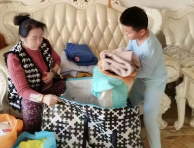 “寒冬送暖，棉衣傳情”北京市匯賢學(xué)校師生愛心捐贈青海玉樹稱多縣