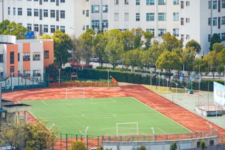 北京市豐臺區(qū)新北賦學(xué)校小學(xué)部課后托管服務(wù)具體安排怎么樣，最晚幾點接孩子？