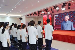 北京市匯賢學校開展開學思政課：師生共觀“九三”閱兵，銘記與奮斗！